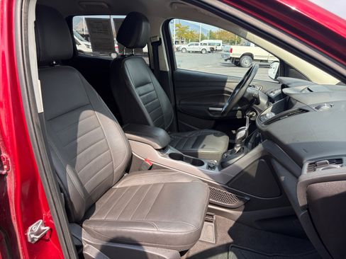 Used 2015 Ford Escape SE w/ Equipment Group 201A AWD/4WD image 16