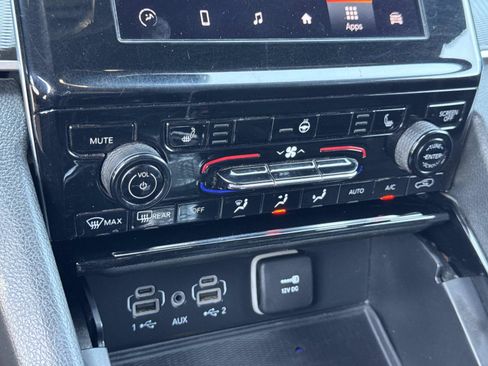 Used 2023 Jeep Grand Cherokee Altitude AWD/4WD image 16