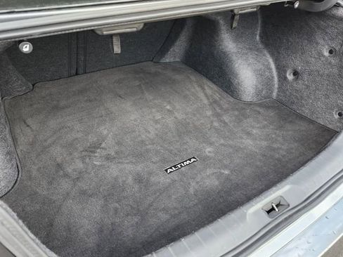 Used 2025 Nissan Altima 2.5 SV FWD image 13