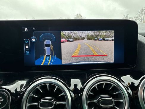 Used 2025 Mercedes-Benz GLA 250 4MATIC image 37