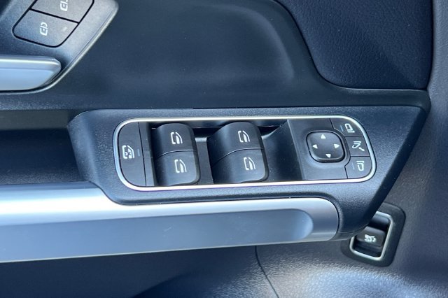 Used 2023 Mercedes-Benz EQB 300 4MATIC image 12