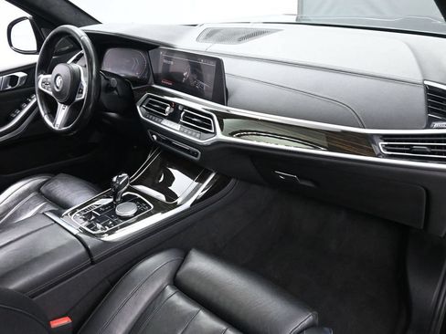 Used 2021 BMW X7 xDrive40i w/ M Sport Package AWD/4WD image 23