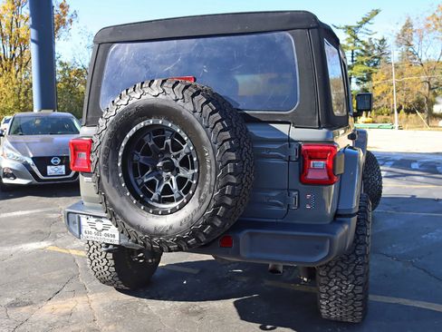 Used 2019 Jeep Wrangler Unlimited Sahara AWD/4WD image 17