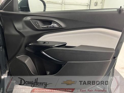 Used 2025 Chevrolet Trax LT FWD image 36