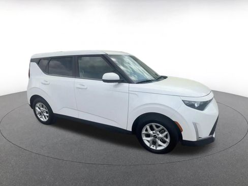 Used 2025 Kia Soul LX w/ LX Technology Package image 2