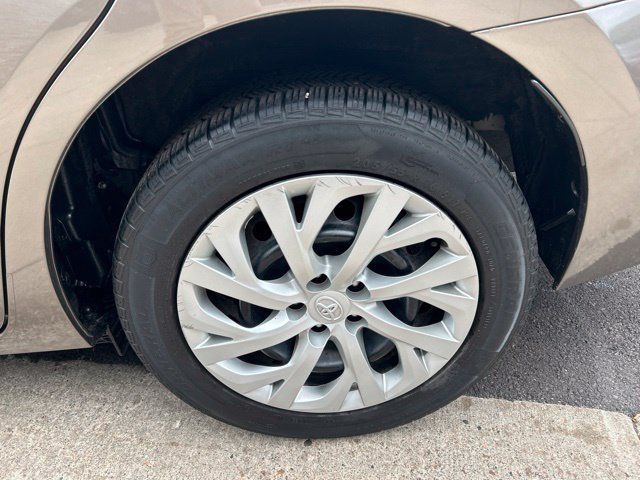 Used 2017 Toyota Corolla LE w/ Carpet Mat Package (TMS) FWD image 33
