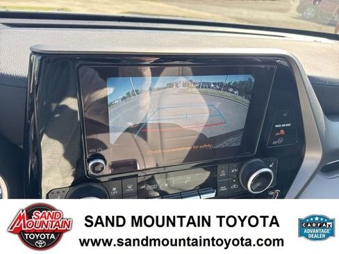 Used 2024 Toyota Highlander XLE image 24