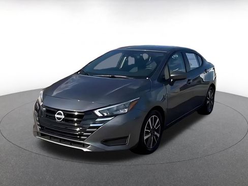 Used 2025 Nissan Versa SV image 4