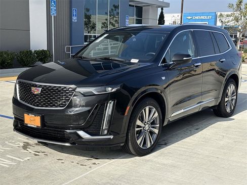 Used 2025 Cadillac XT6 Premium Luxury image 7