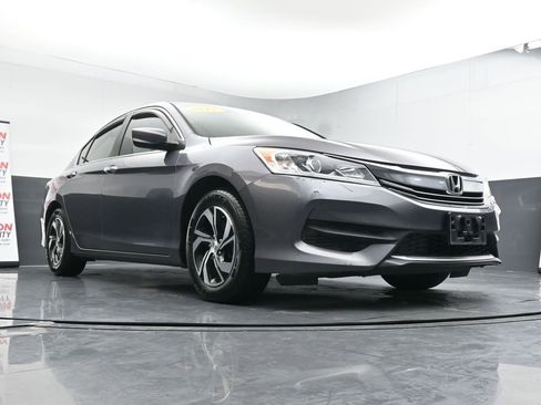 Used 2017 Honda Accord LX image 40