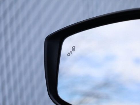 New 2025 Nissan Versa SR w/ Trunk Package image 18