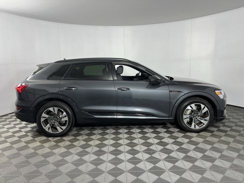 Used 2023 Audi e-tron Premium w/ Convenience Plus Package image 5