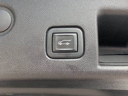 Used 2020 Chevrolet Equinox Premier FWD image 22