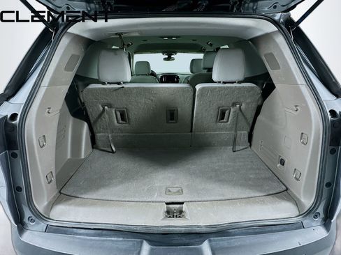 Used 2020 Chevrolet Traverse LT FWD image 11