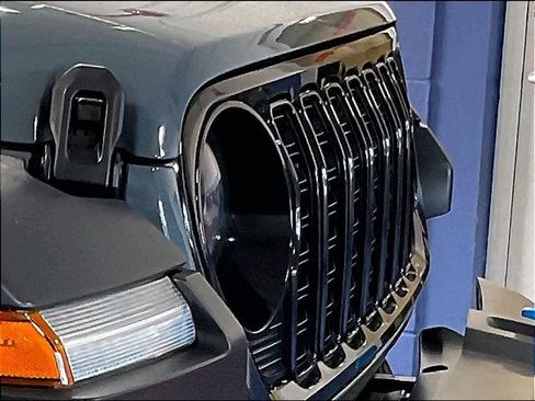 Used 2024 Jeep Wrangler Unlimited AWD/4WD image 31