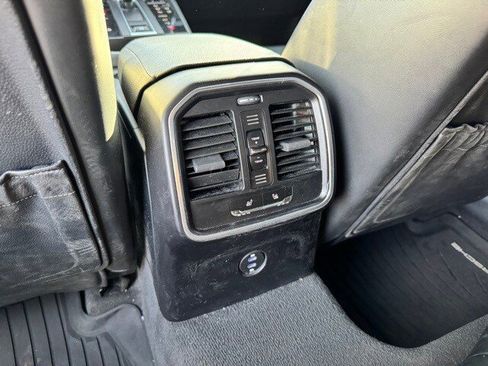 Used 2022 Porsche Macan image 18