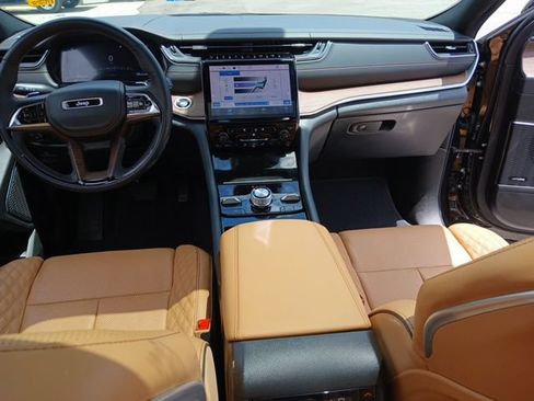 Used 2023 Jeep Grand Cherokee L Summit w/ Luxury Tech Group V AWD/4WD image 23