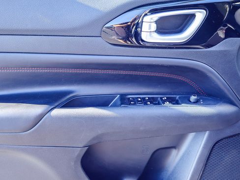 Used 2024 Jeep Compass Trailhawk image 11