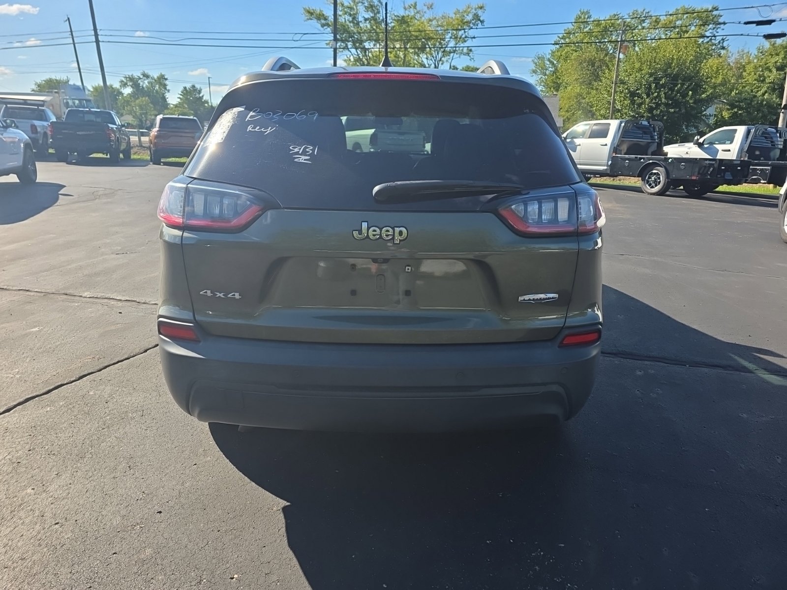 Used 2019 Jeep Cherokee Latitude Plus w/ Cold Weather Group AWD/4WD image 5