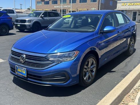 Used 2024 Volkswagen Jetta SE FWD image 7