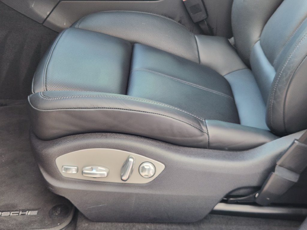Used 2023 Porsche Macan Turbo AWD/4WD image 21