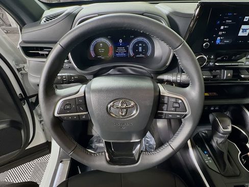 Certified 2025 Toyota Highlander XSE AWD/4WD image 11