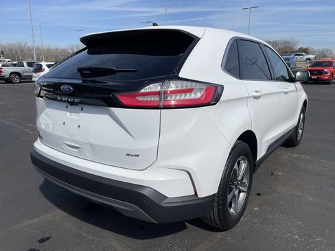 Used 2024 Ford Edge SEL w/ Convenience Package image 5