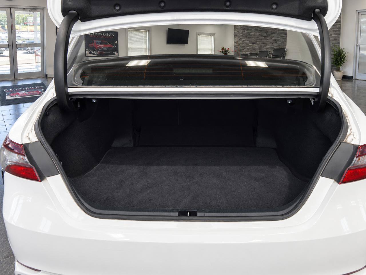 Used 2021 Toyota Camry SE FWD image 14