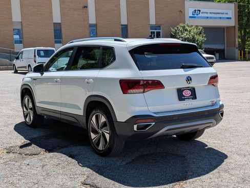 Used 2023 Volkswagen Taos SE w/ Panoramic Sunroof Package AWD/4WD image 7
