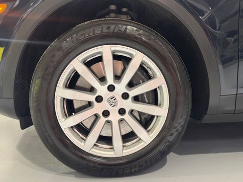 Used 2023 Porsche Cayenne image 16