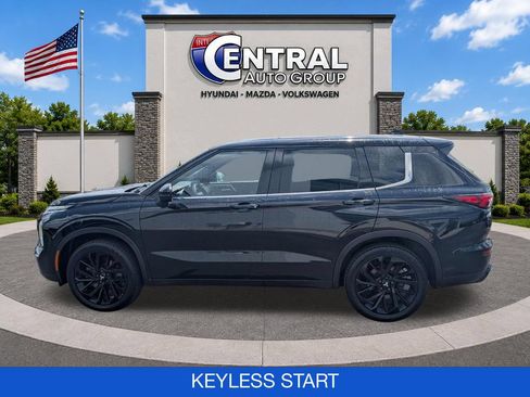 Used 2023 Mitsubishi Outlander SE AWD/4WD image 5