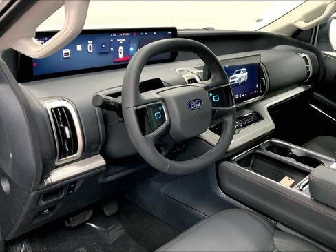 New 2025 Ford Expedition Max Active image 8