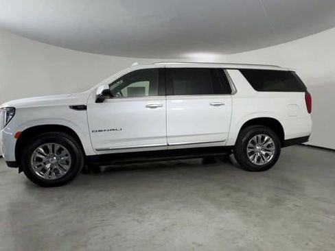 Used 2023 GMC Yukon XL Denali AWD/4WD image 4