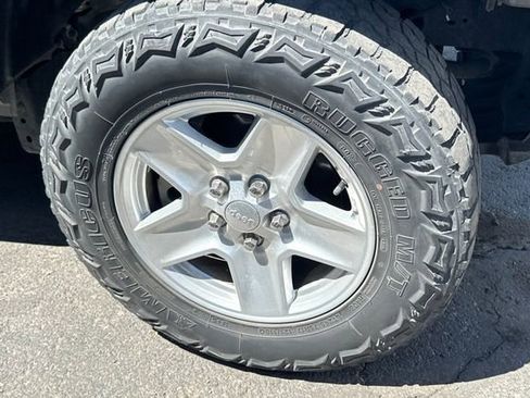 Used 2022 Jeep Gladiator Sport image 11