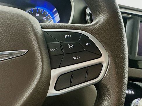 Used 2020 Chrysler Pacifica Touring image 26