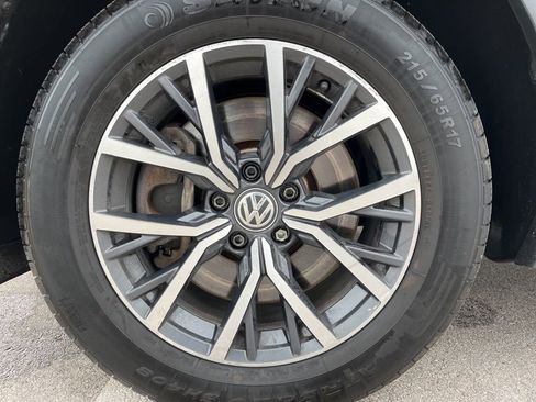 Used 2020 Volkswagen Tiguan SE image 12