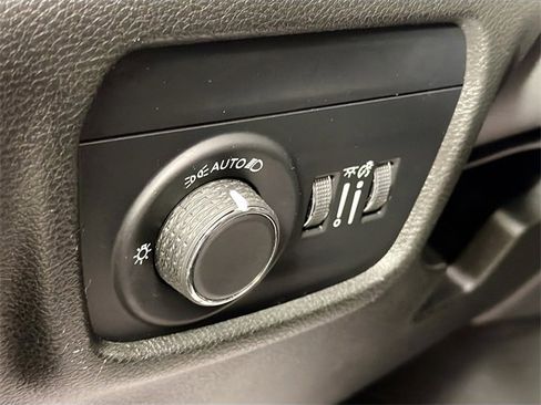 Used 2023 Jeep Grand Cherokee Laredo image 10