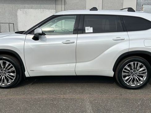 New 2026 Toyota Highlander Platinum AWD/4WD image 8