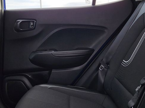 Used 2022 Hyundai Venue Limited image 16