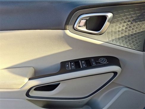 Used 2023 Kia Soul EX image 12