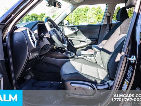 Used 2025 Kia Soul LX w/ LX Technology Package FWD image 18