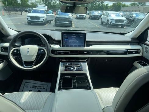 Certified 2024 Lincoln Aviator Black Label w/ Dynamic Handling Package AWD/4WD image 17