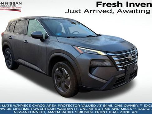 Used 2024 Nissan Rogue SV image 1