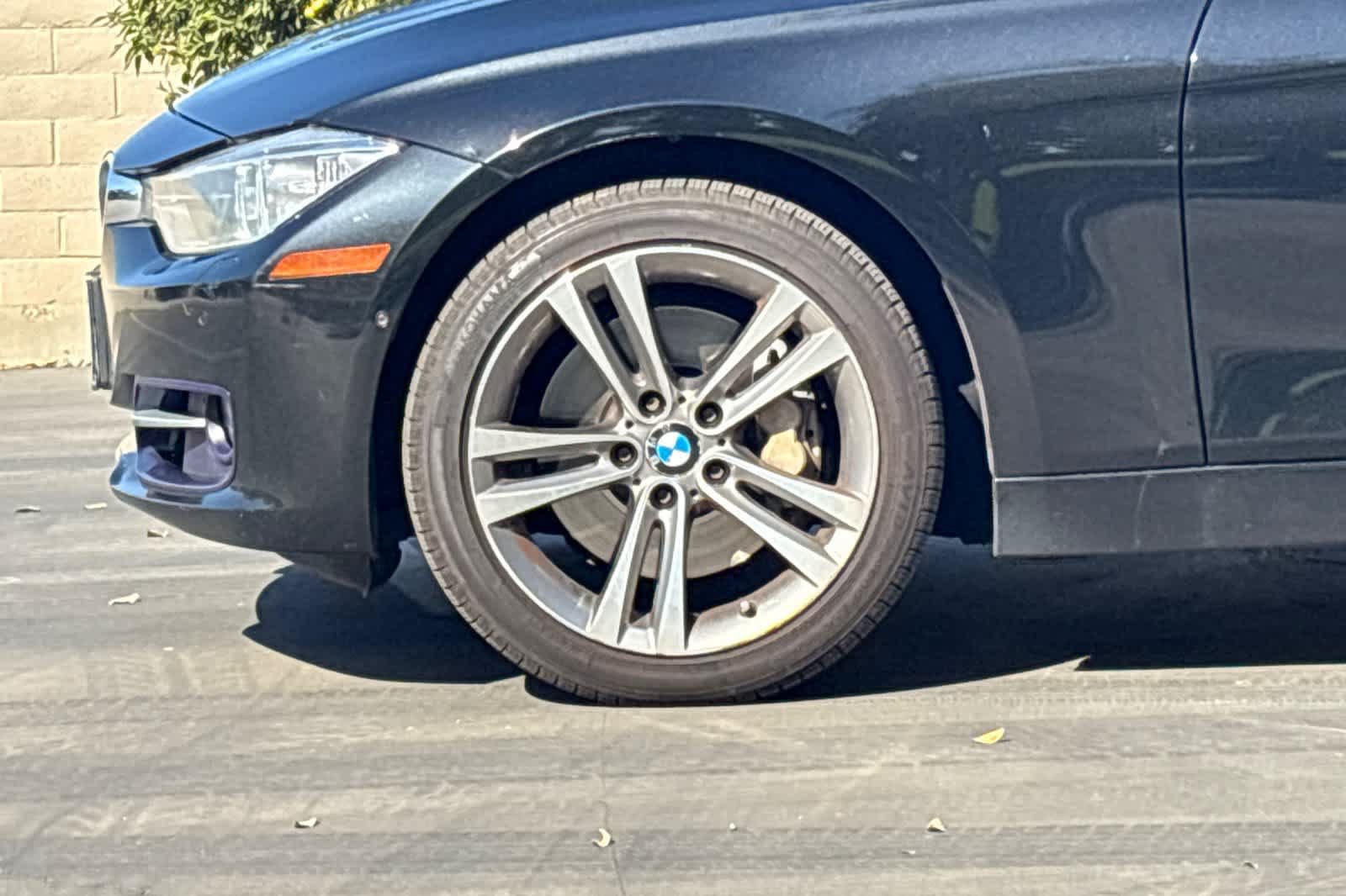 Used 2013 BMW 335i xDrive Sedan AWD/4WD image 12