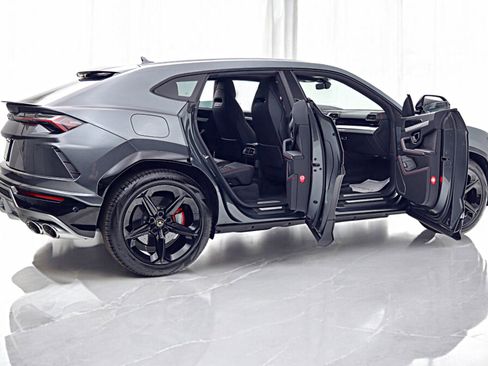 Used 2020 Lamborghini Urus image 11