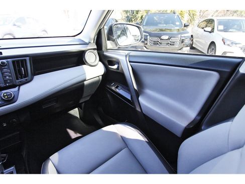 Used 2018 Toyota RAV4 Limited image 10