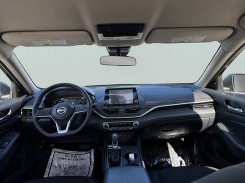 Used 2025 Nissan Altima 2.5 SV FWD image 33