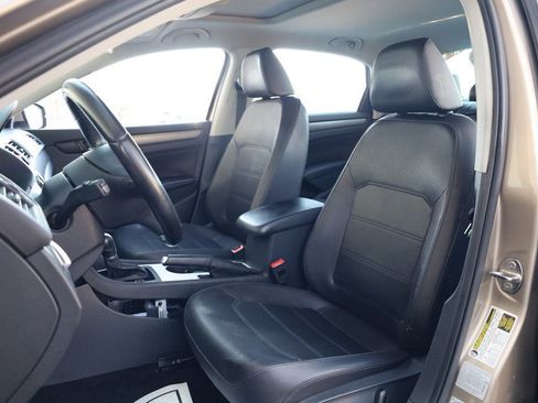 Used 2015 Volkswagen Passat TDI SE image 16