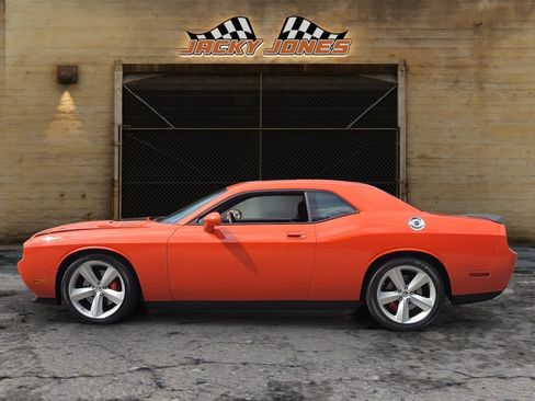Used 2008 Dodge Challenger SRT8 RWD image 2