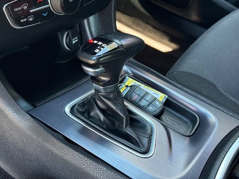 Used 2018 Dodge Charger SXT RWD image 26